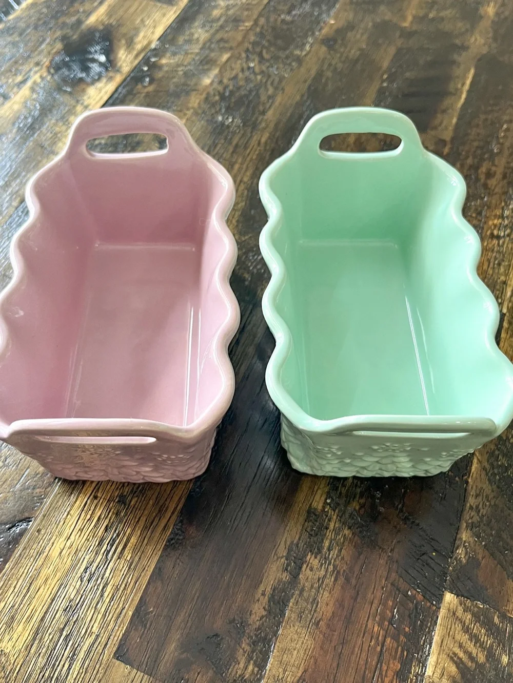 NIB Temptations 2 Ruffled Mini Loaf Pans Christmas Trees Pastel Baking Gift New